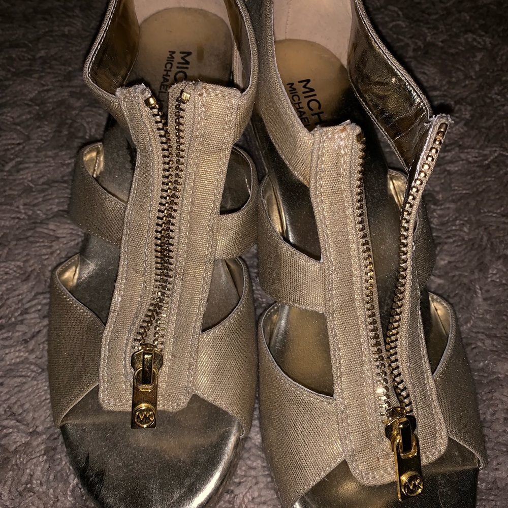 Michael Kors Big Girls Gold Espadrilles - size 5